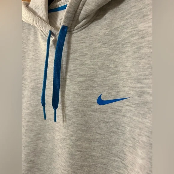Nike Super Soft Graphic Hoodie - Picture 2 of 7